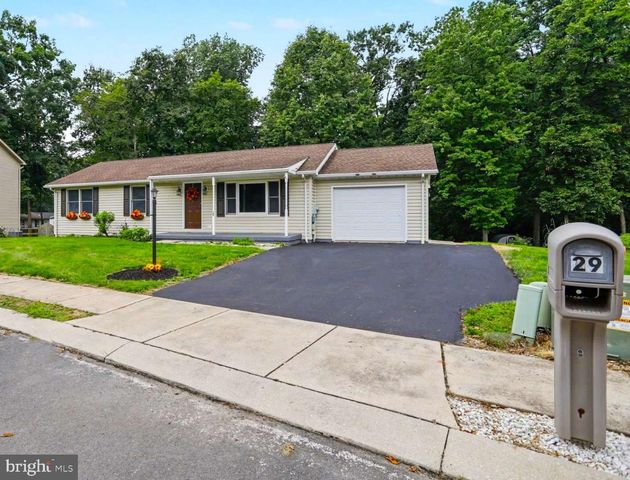 29 CHINKAPIN DR, New Oxford, PA 17350