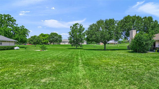 822 Kiowa Drive W, Lake Kiowa, TX 76240