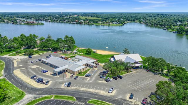 822 Kiowa Drive W, Lake Kiowa, TX 76240