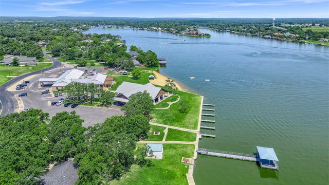 822 Kiowa Drive W, Lake Kiowa, TX 76240