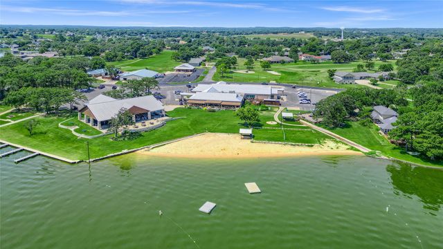 822 Kiowa Drive W, Lake Kiowa, TX 76240