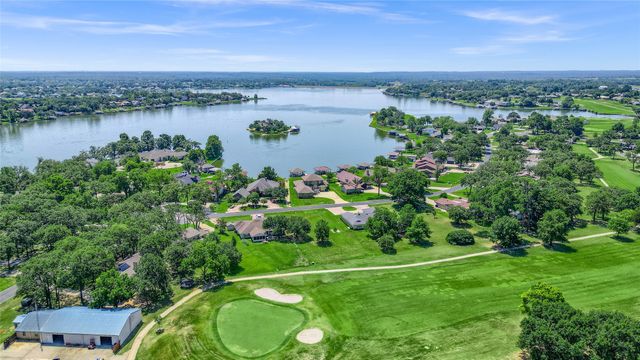 822 Kiowa Drive W, Lake Kiowa, TX 76240