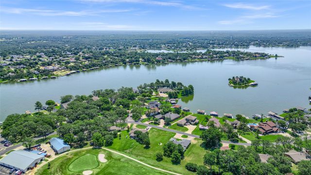 822 Kiowa Drive W, Lake Kiowa, TX 76240