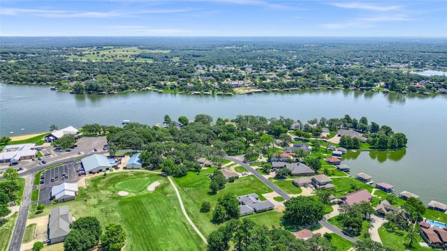 822 Kiowa Drive W, Lake Kiowa, TX 76240
