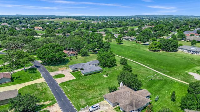 822 Kiowa Drive W, Lake Kiowa, TX 76240
