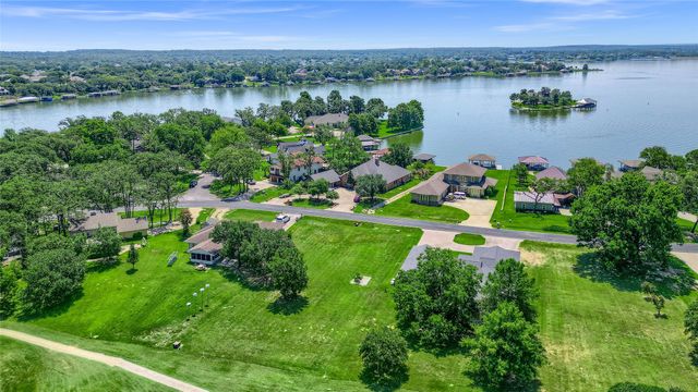 822 Kiowa Drive W, Lake Kiowa, TX 76240