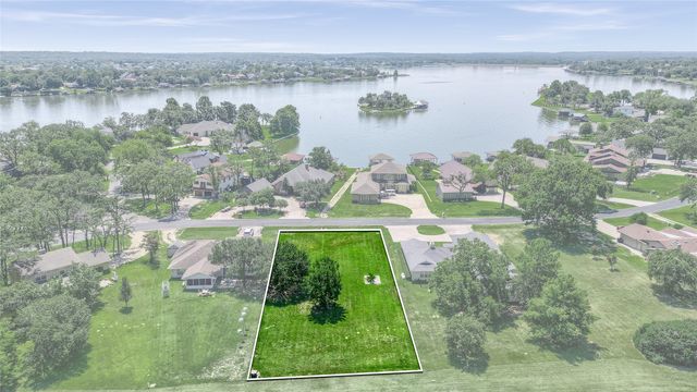 822 Kiowa Drive W, Lake Kiowa, TX 76240