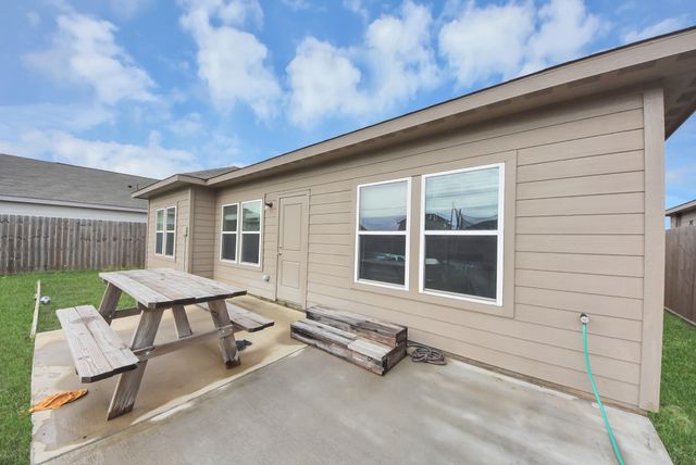 54 Road 51024, Cleveland, TX 77327