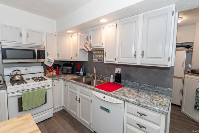 211 E Russ Avenue, Mishawaka, IN 46545