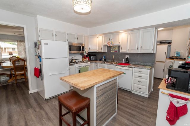 211 E Russ Avenue, Mishawaka, IN 46545