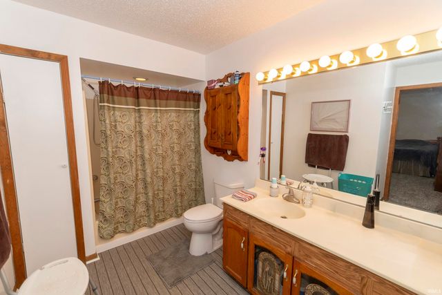 211 E Russ Avenue, Mishawaka, IN 46545