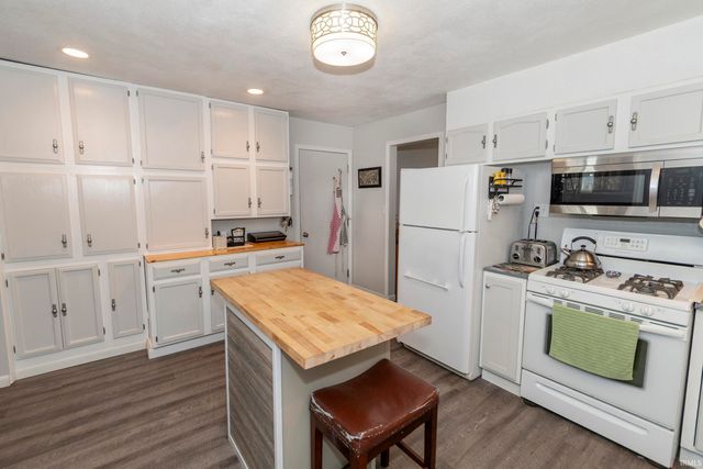 211 E Russ Avenue, Mishawaka, IN 46545