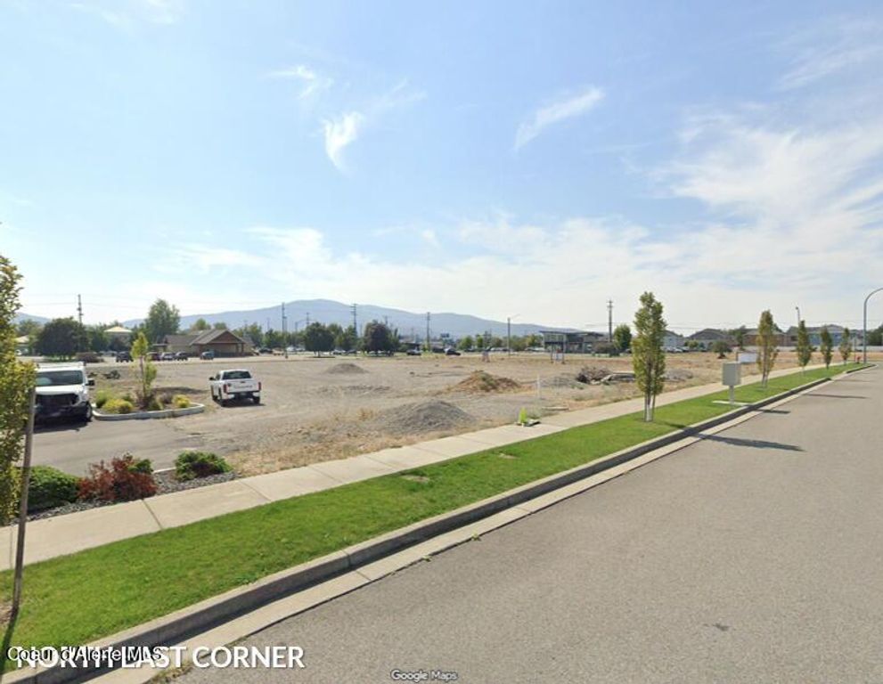 3270 E QUAD PARK CT, Post Falls, ID 83854 photo 2