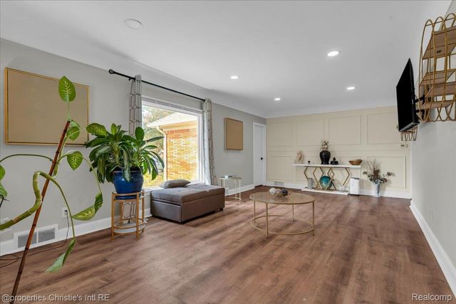 27524 Gail Drive, Warren, MI 48093