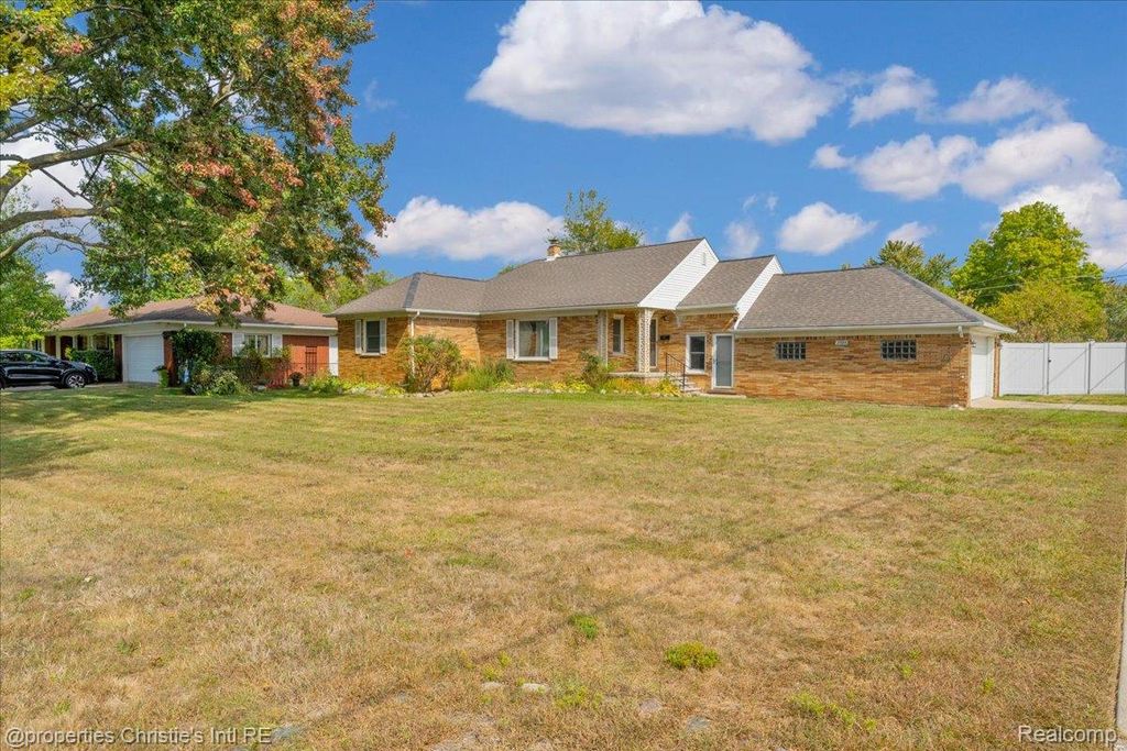 27524 Gail Drive, Warren, MI 48093