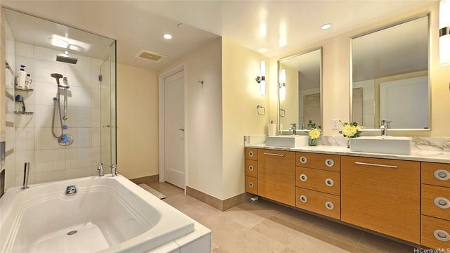 1177 Queen Street 3702, Honolulu, HI 96814