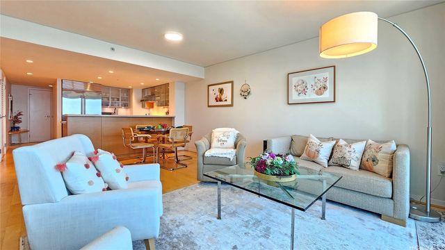 1177 Queen Street 3702, Honolulu, HI 96814