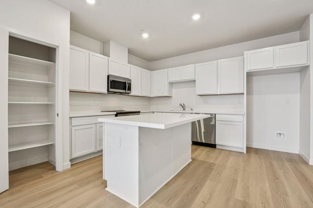 2054 Odin Walk, Sacramento, CA 95835