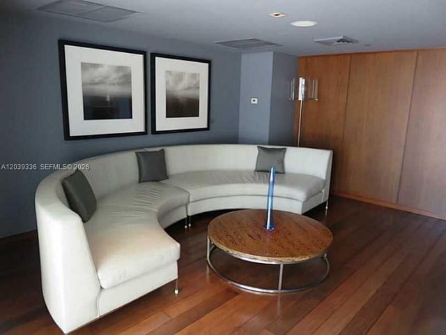 325 S BISCAYNE BLVD 4122, Miami, FL 33131