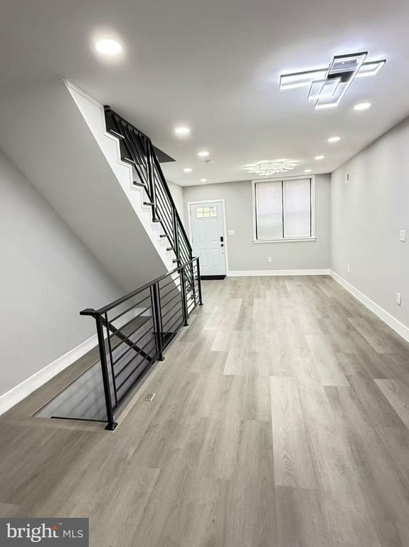 2502 S SHERIDAN ST, Philadelphia, PA 19148 — photo 2