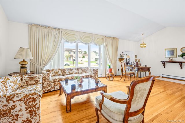 3 Louis Place, Nesconset, NY 11767