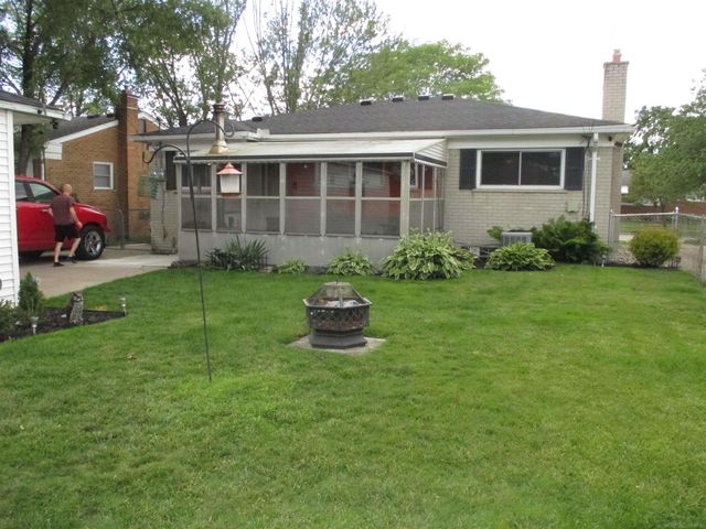 24624 Marine Avenue, Eastpointe, MI 48021