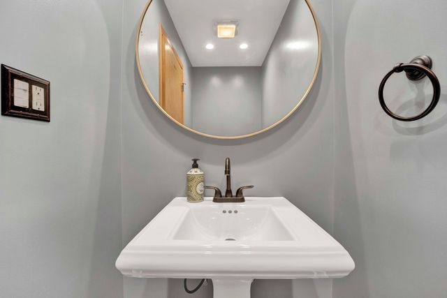 5N464 Neva Terrace, Itasca, IL 60143