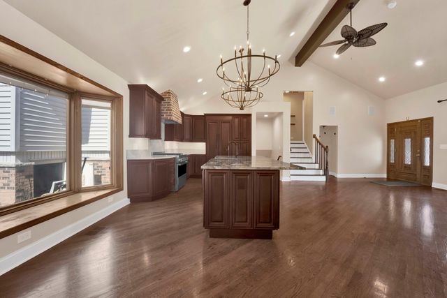 5N464 Neva Terrace, Itasca, IL 60143