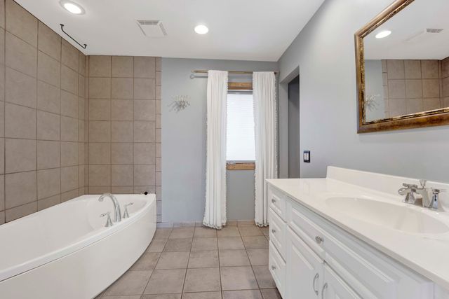 5N464 Neva Terrace, Itasca, IL 60143