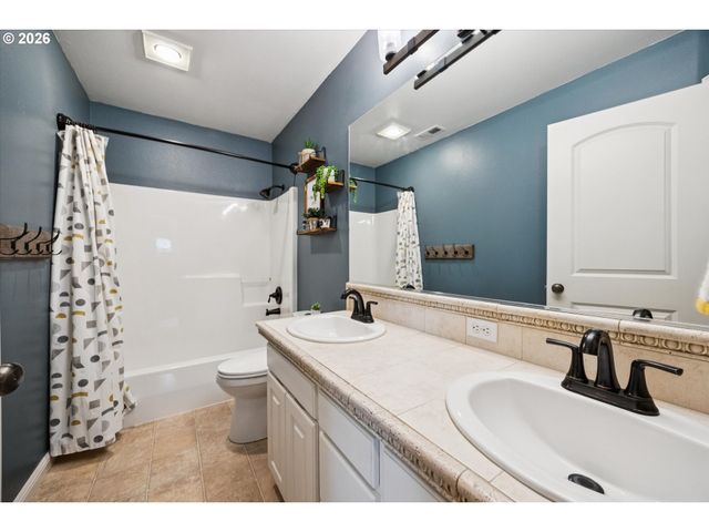 12060 HAZELDELL Ave, Oregon City, OR 97045