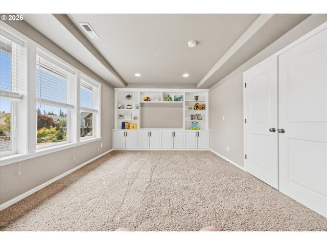 12060 HAZELDELL Ave, Oregon City, OR 97045