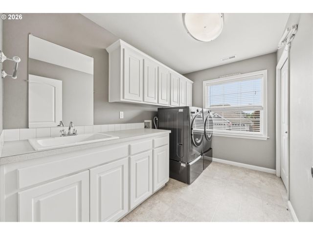 12060 HAZELDELL Ave, Oregon City, OR 97045