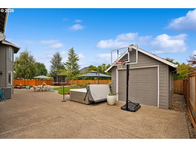 12060 HAZELDELL Ave, Oregon City, OR 97045