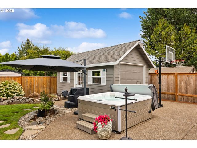 12060 HAZELDELL Ave, Oregon City, OR 97045