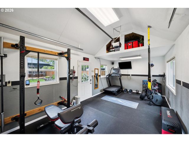 12060 HAZELDELL Ave, Oregon City, OR 97045