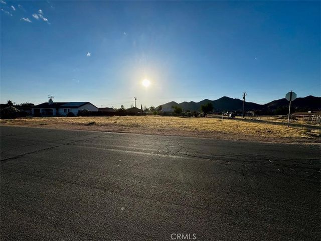 154 60 Broken Bow Road, Apple Valley, CA 92307