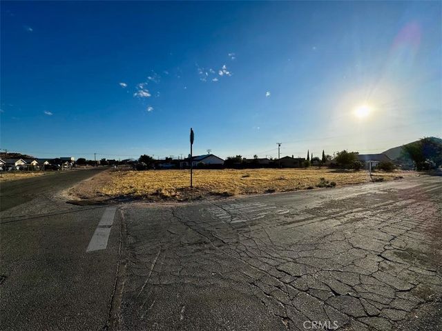 154 60 Broken Bow Road, Apple Valley, CA 92307