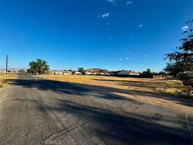 154 60 Broken Bow Road, Apple Valley, CA 92307