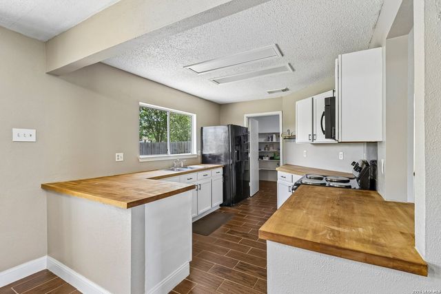 10132 SUNSET PL, San Antonio, TX 78245