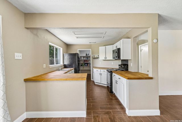 10132 SUNSET PL, San Antonio, TX 78245