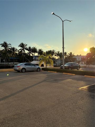 2000 NE 135th St 710, North Miami, FL 33181