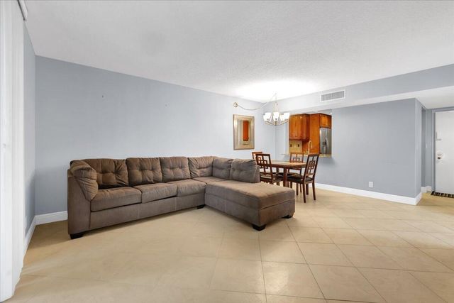 5190 Las Verdes Circle 108, Delray Beach, FL 33484