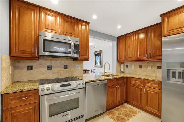 5190 Las Verdes Circle 108, Delray Beach, FL 33484