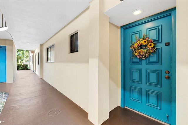 5190 Las Verdes Circle 108, Delray Beach, FL 33484