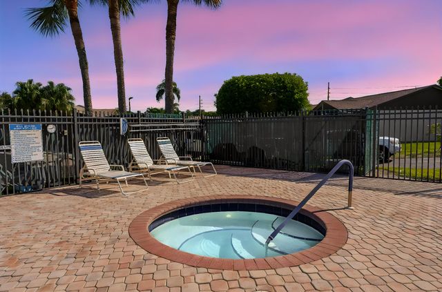 5190 Las Verdes Circle 108, Delray Beach, FL 33484