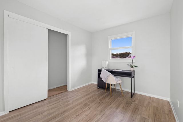 4304 Clearview Drive, Mchenry, IL 60050