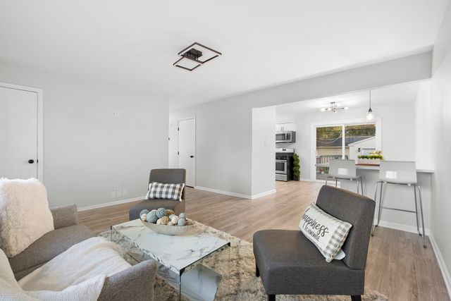 4304 Clearview Drive, Mchenry, IL 60050