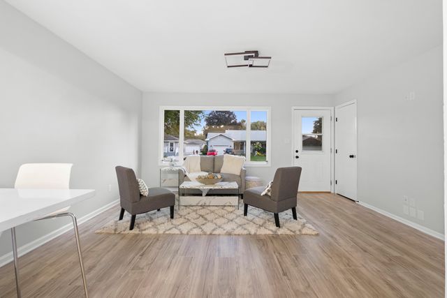 4304 Clearview Drive, Mchenry, IL 60050