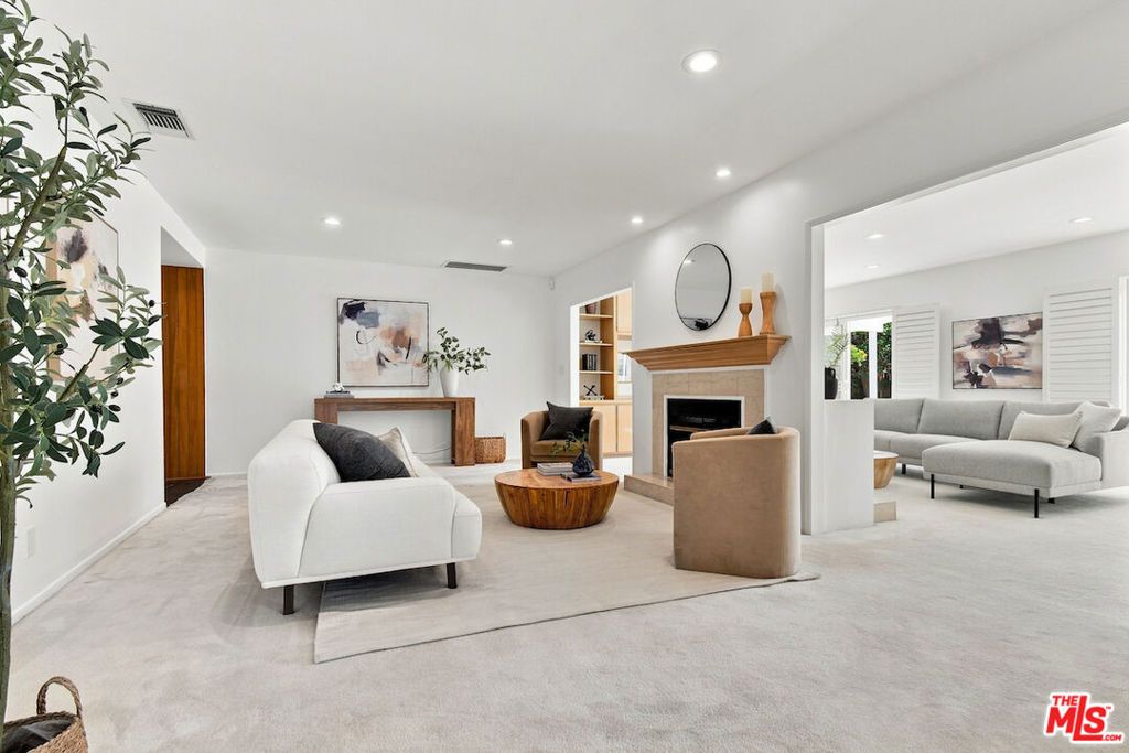 Image 13 of property listing at 5071 Gaynor Avenue, Encino, CA 91436