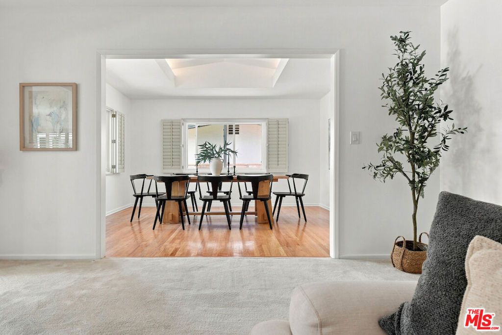 Image 20 of property listing at 5071 Gaynor Avenue, Encino, CA 91436